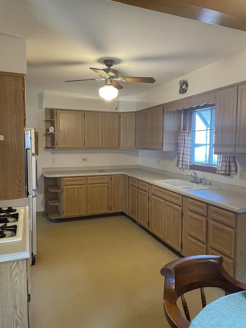 703 Ludlow Ave, Elgin, IL 60120 photo 4