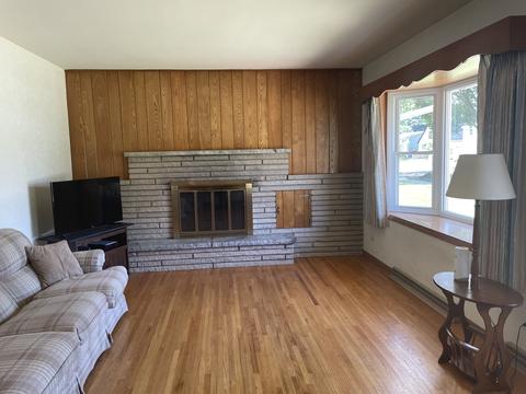 703 Ludlow Ave, Elgin, IL 60120 photo 3