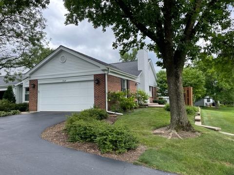 1824 Caxton Dr, Wheaton, IL 60189 photo 2