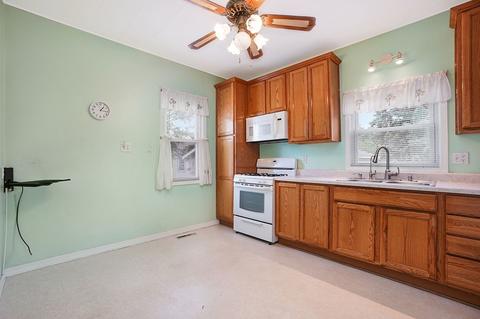 311 E 1st St, Genoa, IL 60135 photo 6