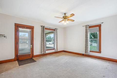 311 E 1st St, Genoa, IL 60135 photo 4