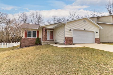 2402 Timber View Dr, Bloomington, IL 61701 photo 2