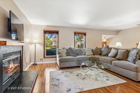 130 E Mcclellan St, Bartlett, IL 60103 photo 2