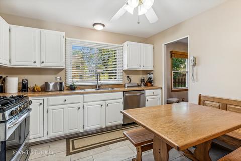 130 E Mcclellan St, Bartlett, IL 60103 photo 5