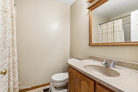 130 E Mcclellan St, Bartlett, IL 60103 photo 9