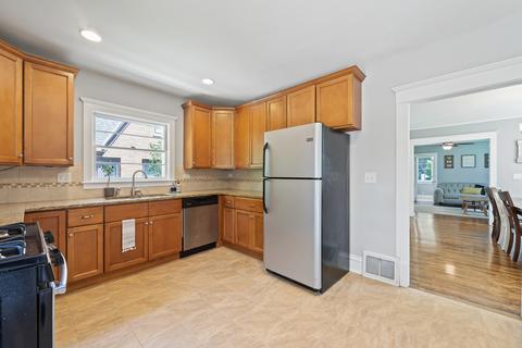 360 N Worth Ave, Elgin, IL 60123 photo 13