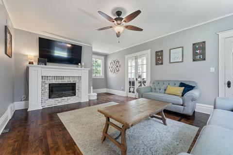 360 N Worth Ave, Elgin, IL 60123 photo 9