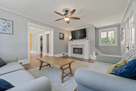 360 N Worth Ave, Elgin, IL 60123 photo 8