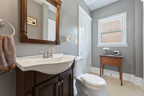 360 N Worth Ave, Elgin, IL 60123 photo 17