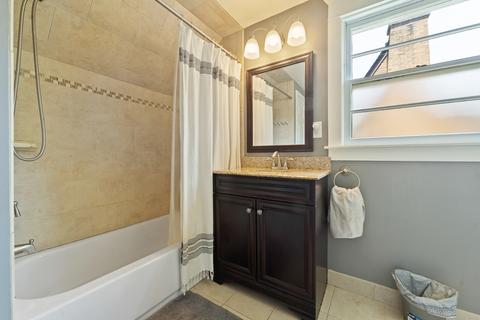 360 N Worth Ave, Elgin, IL 60123 photo 24