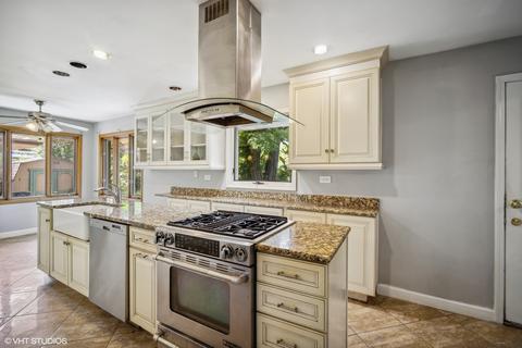 2000 Beechnut Rd, Northbrook, IL 60062 photo 9