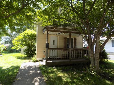 1315 Maple Ave, Belvidere, IL 61008 photo 1