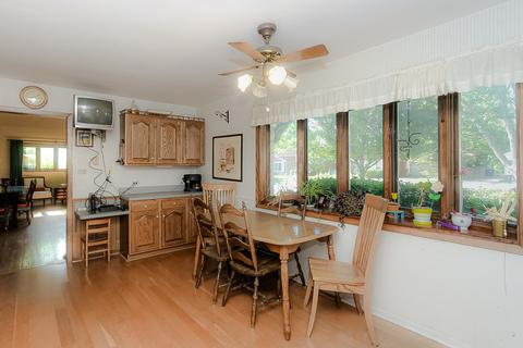 230 Amherst Ave, Des Plaines, IL 60016 photo 6