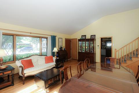 230 Amherst Ave, Des Plaines, IL 60016 photo 2