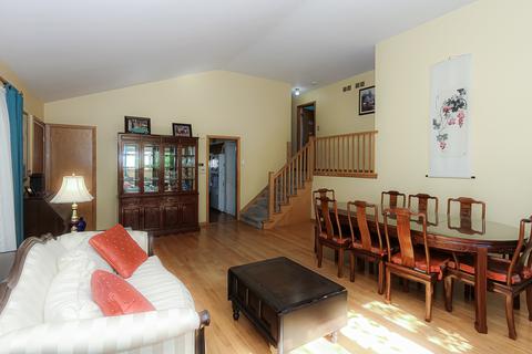 230 Amherst Ave, Des Plaines, IL 60016 photo 3
