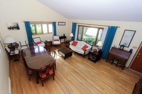 230 Amherst Ave, Des Plaines, IL 60016 photo 4