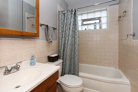 230 Amherst Ave, Des Plaines, IL 60016 photo 11