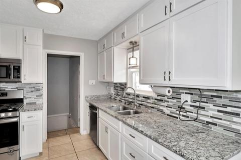 556 S Yates Ave, Kankakee, IL 60901 photo 7