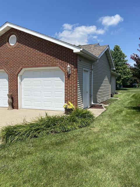 2913 Independence Dr, Peru, IL 61354 photo 3