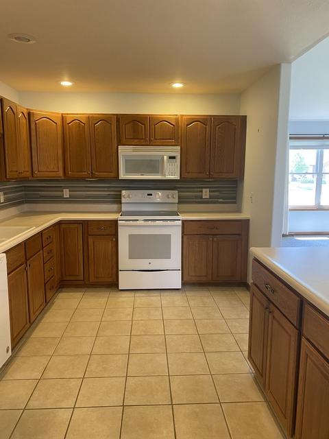 2913 Independence Dr, Peru, IL 61354 photo 10