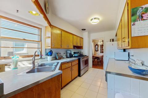 1305 Wayne Dr, Des Plaines, IL 60018 photo 5