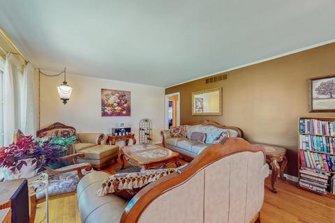 1305 Wayne Dr, Des Plaines, IL 60018 photo 3