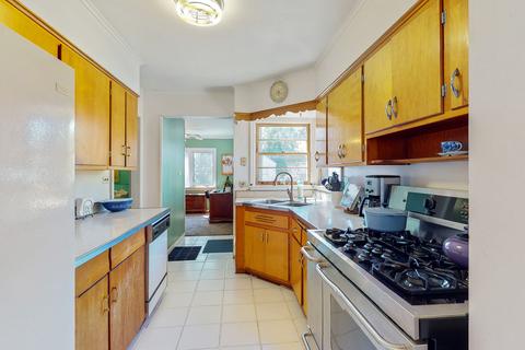 1305 Wayne Dr, Des Plaines, IL 60018 photo 6