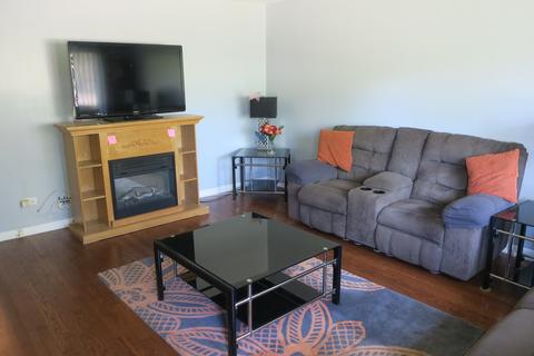 717 W Wrightwood Ave, Addison, IL 60101 photo 2