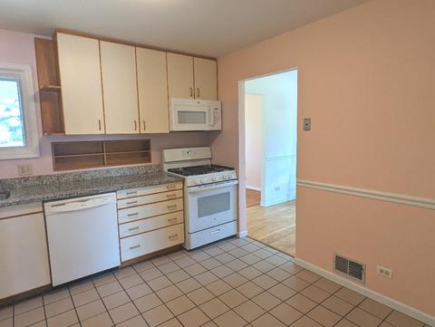 Undisclosed, Hoffman Estates, IL 60192 photo 14