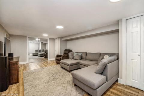 2073 Sherwin Ave, Des Plaines, IL 60018 photo 8