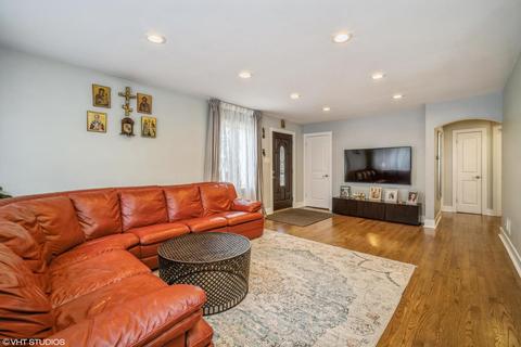 2073 Sherwin Ave, Des Plaines, IL 60018 photo 2