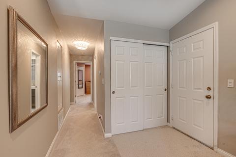 1404 Shore Ct #C2, Wheeling, IL 60090 photo 15