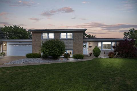 1009 E Golfview Dr, Mount Prospect, IL 60056 photo 1