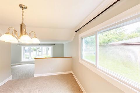 1814 E Bittersweet Ln, Mount Prospect, IL 60056 photo 13