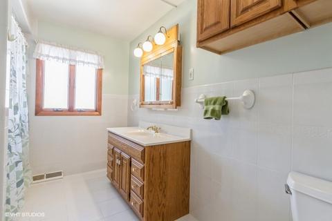 1474 Phoenix Dr, Des Plaines, IL 60018 photo 9