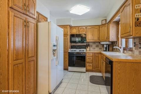 1474 Phoenix Dr, Des Plaines, IL 60018 photo 4
