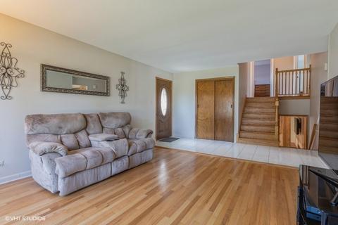 1474 Phoenix Dr, Des Plaines, IL 60018 photo 3