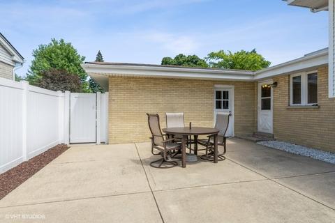 1474 Phoenix Dr, Des Plaines, IL 60018 photo 15