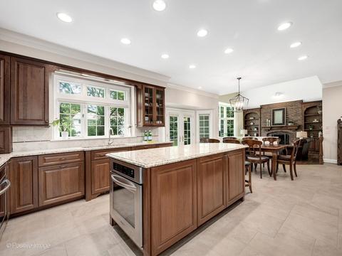 2065 Stonebridge Ct, Wheaton, IL 60189 photo 7
