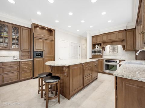 2065 Stonebridge Ct, Wheaton, IL 60189 photo 6