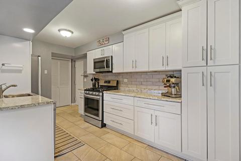 1311 Exeter Ct, Wheeling, IL 60090 photo 3