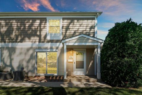 1311 Exeter Ct, Wheeling, IL 60090 photo 1