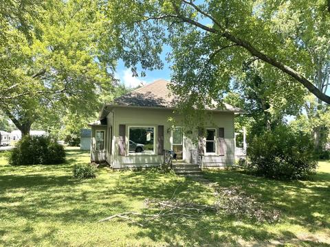 202 E Commercial St, White Heath, IL 61884 photo 1