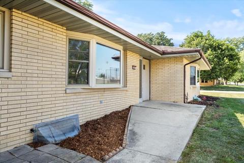 1 Knollcrest Ct, Normal, IL 61761 photo 3