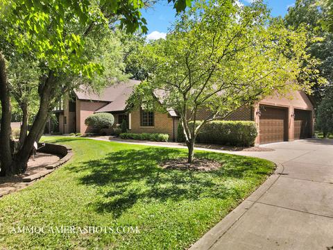 33 W693 Fletcher Rd, Wayne, IL 60184 photo 2