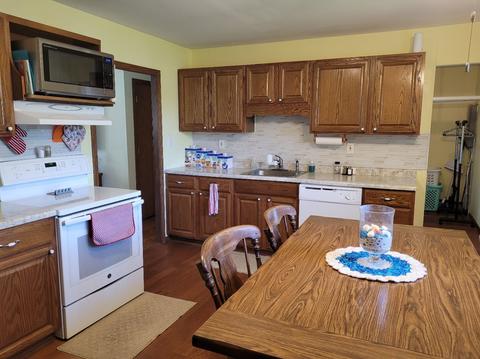 1318 E 9th St, Lockport, IL 60441 photo 5