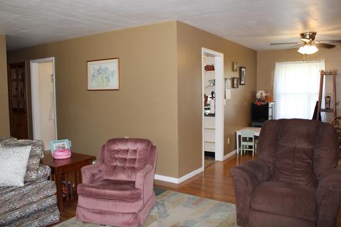 21 Beech Dr, Clinton, IL 61727 photo 2