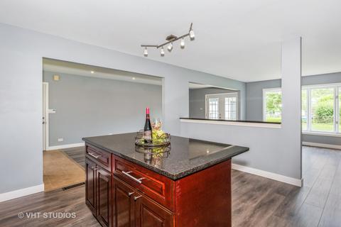520 Audubon St, Hoffman Estates, IL 60169 photo 3