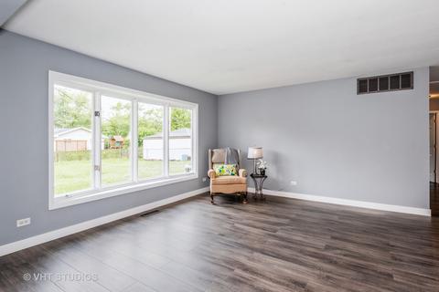 520 Audubon St, Hoffman Estates, IL 60169 photo 4