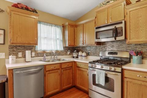 32 Edgewood Ct, Bloomington, IL 61701 photo 7